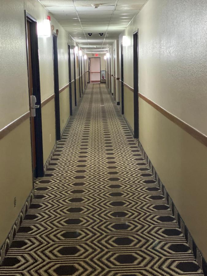Super 8 By Wyndham Dixon Motel Exterior photo