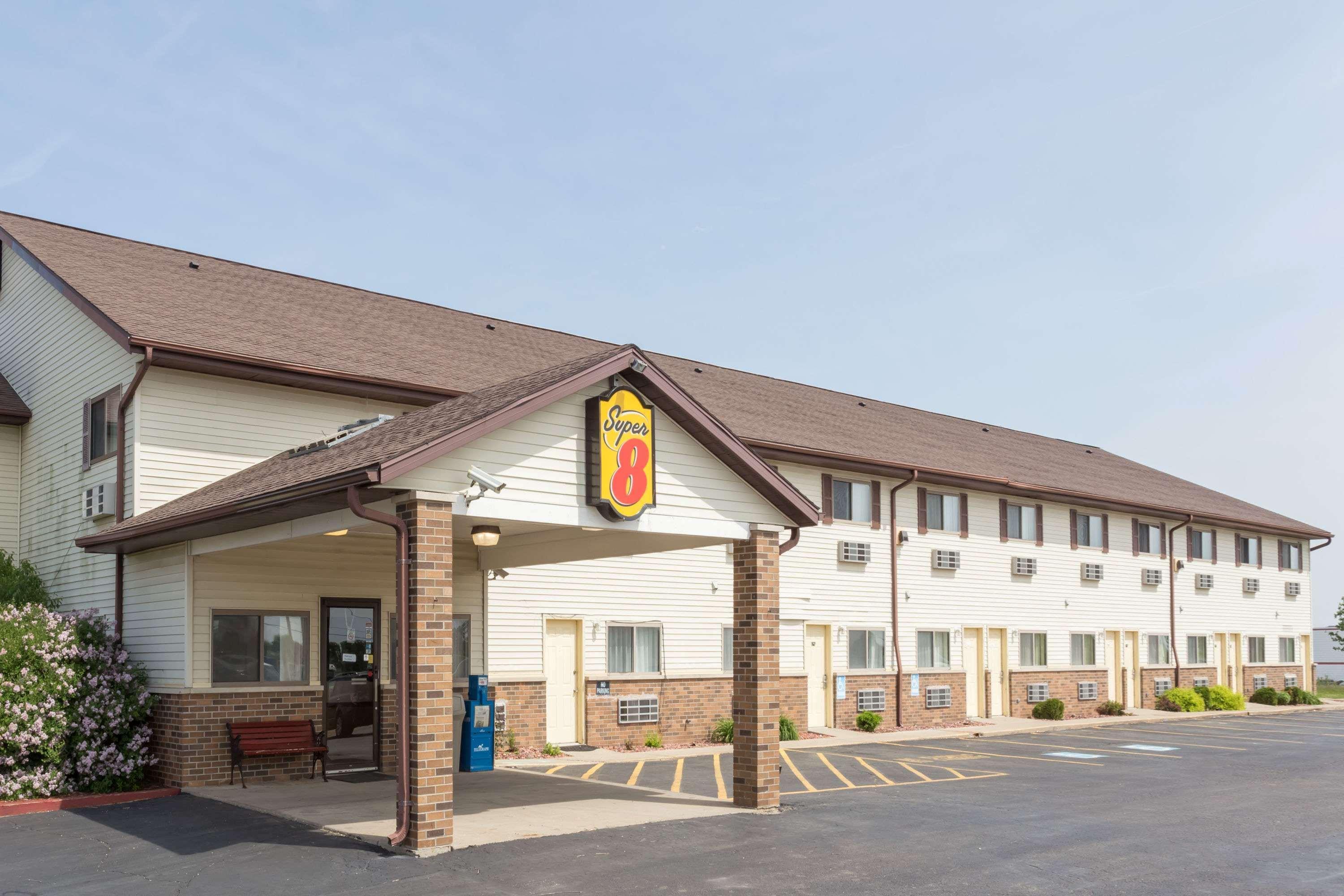 Super 8 By Wyndham Dixon Motel Exterior photo