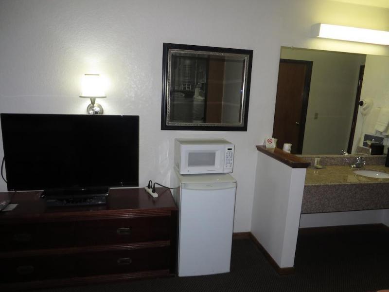 Super 8 By Wyndham Dixon Motel Exterior photo