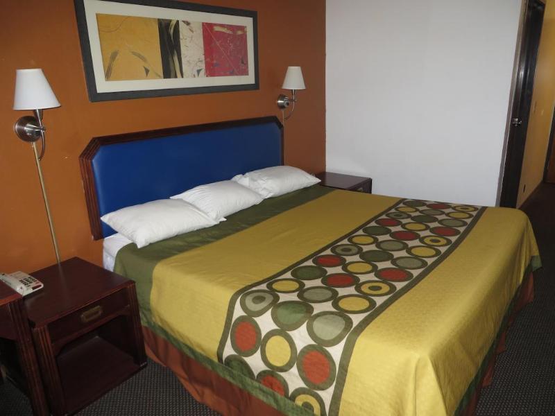 Super 8 By Wyndham Dixon Motel Exterior photo